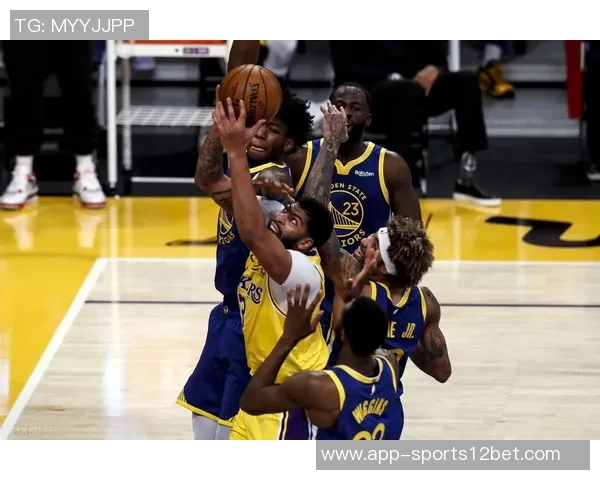 下半场防守失控雷迪克坦言无法阻止对手冲击油漆区